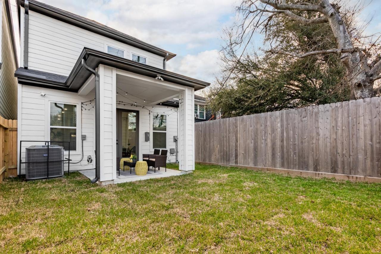 3 Bedroom And 3 Bath We Have Power And Internet Houston Exterior photo
