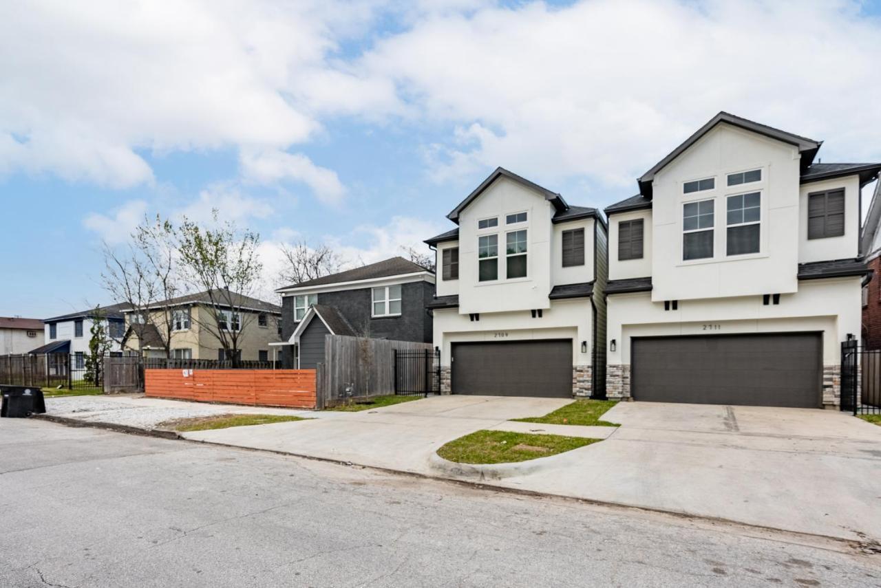 3 Bedroom And 3 Bath We Have Power And Internet Houston Exterior photo
