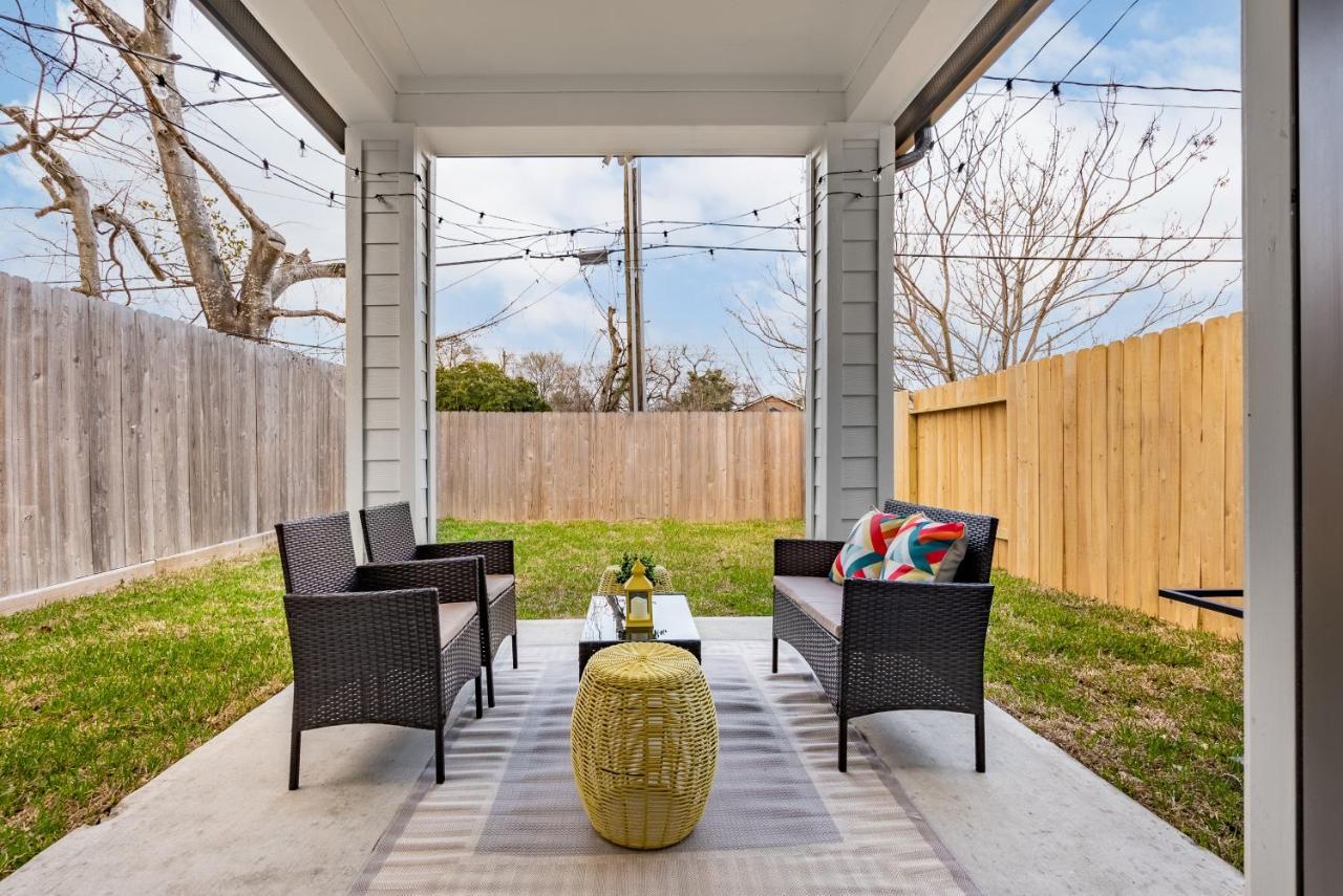 3 Bedroom And 3 Bath We Have Power And Internet Houston Exterior photo