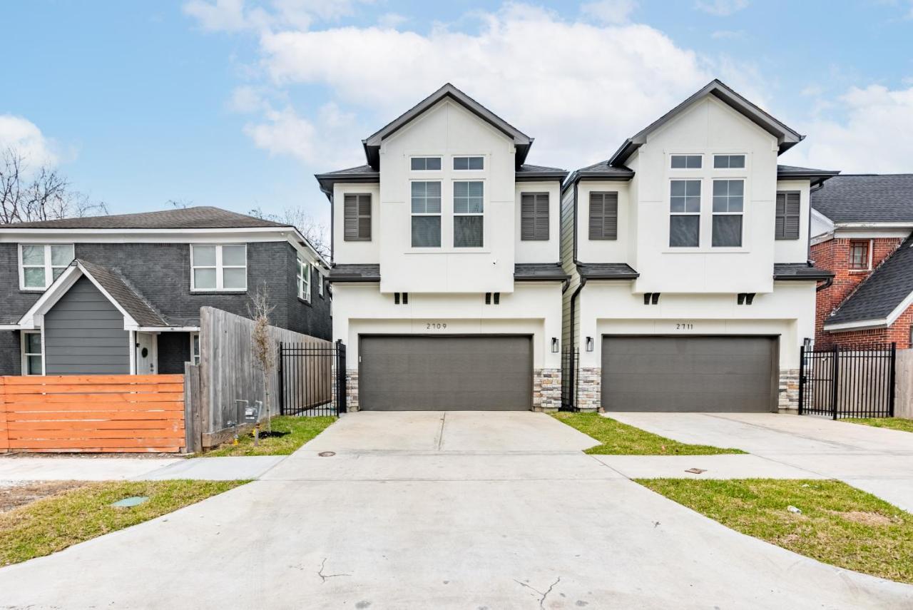3 Bedroom And 3 Bath We Have Power And Internet Houston Exterior photo