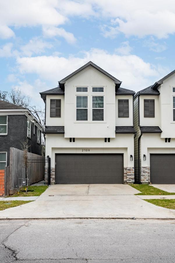 3 Bedroom And 3 Bath We Have Power And Internet Houston Exterior photo